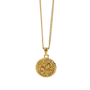 Colar Nummus, medalha redonda com flor, banho dourado, fundo branco
