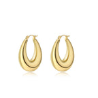 Argolas Lacrima em gota com banho dourado, fundo branco