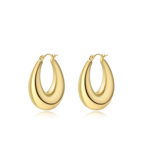 Argolas Lacrima em gota com banho dourado, fundo branco