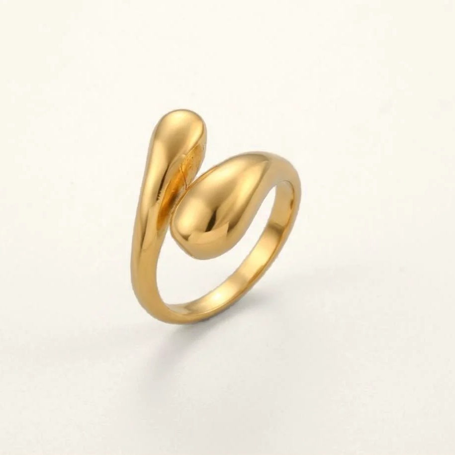 Anel Amplexus VIATRIX – anel aberto em gota com banho de ouro