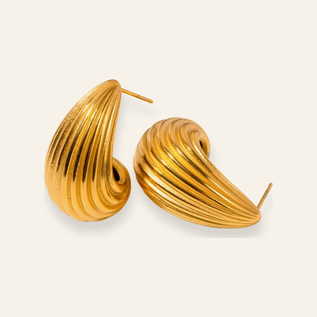 Brincos Gutta VIATRIX – brincos gota canelada dourados
