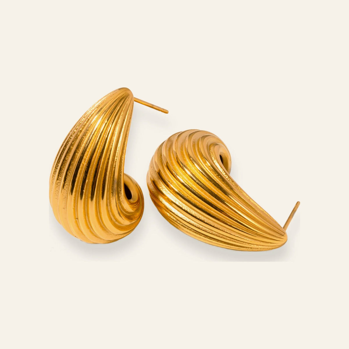 Brincos Gutta VIATRIX – brincos gota canelada dourados