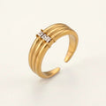 Anel Trinus VIATRIX – três linhas e zircónias com banho de ouro